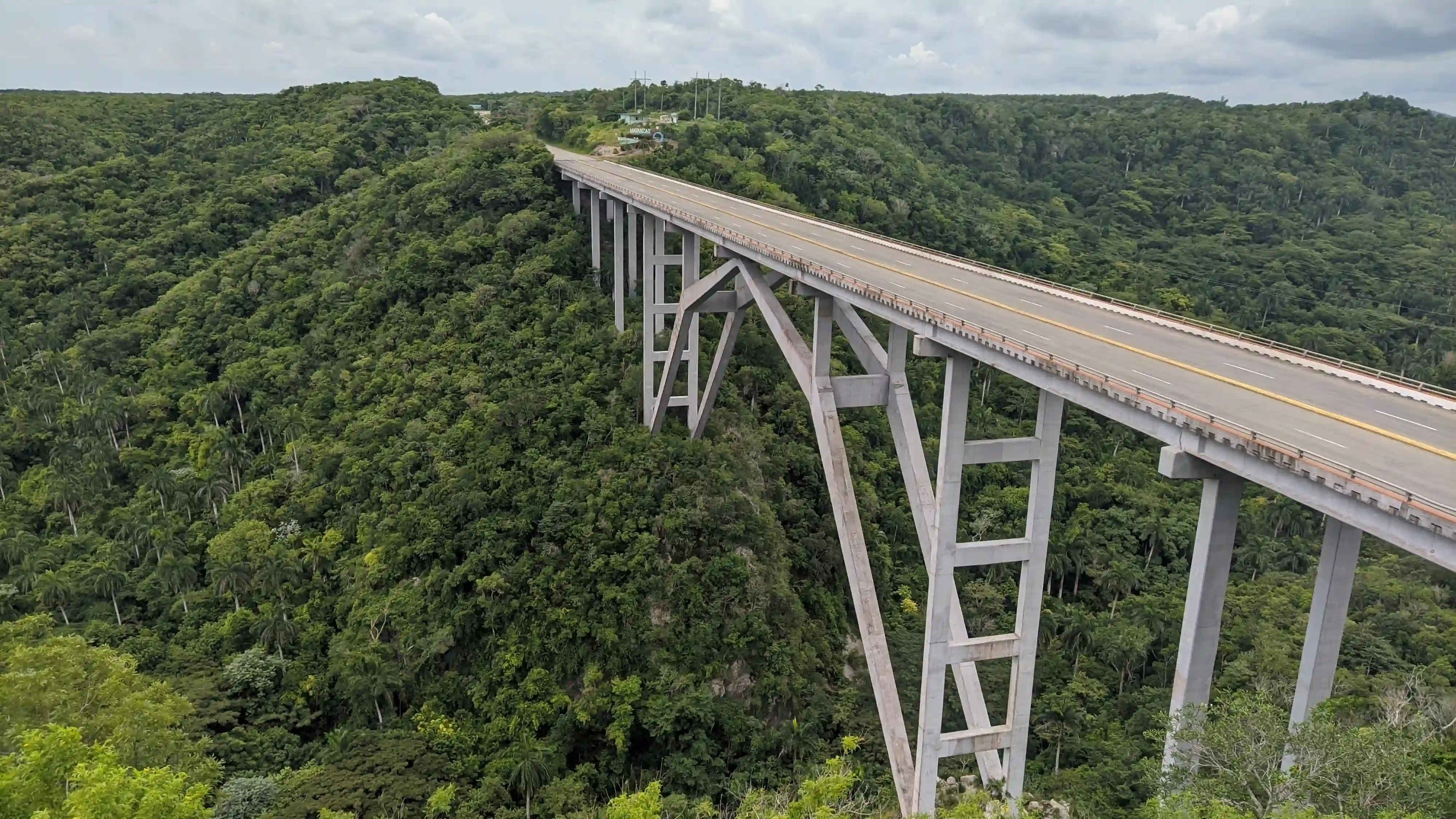 Bacunayagua Overlook